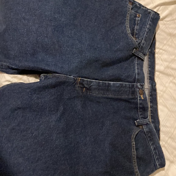 Men’s dark blue wrangler jeans..relaxed fit - Picture 5 of 7